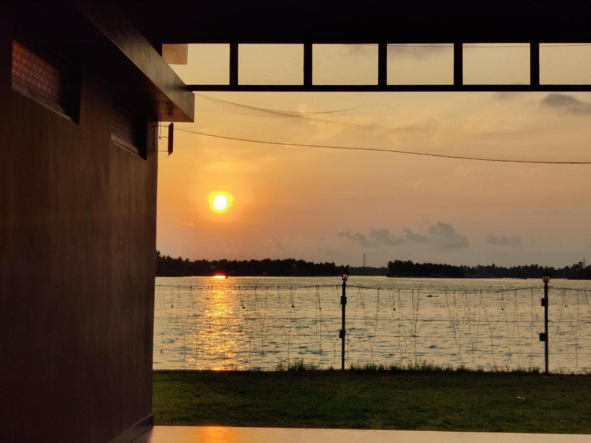 Apartamento Wind &Waves Kollam Exterior foto