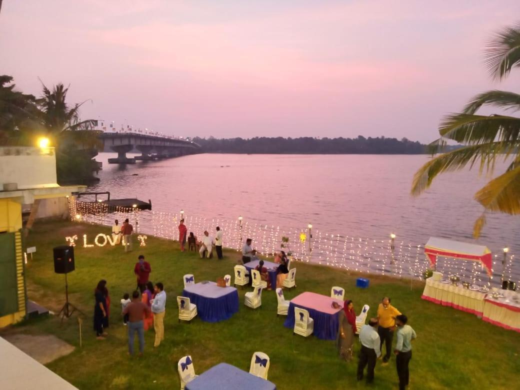 Apartamento Wind &Waves Kollam Exterior foto