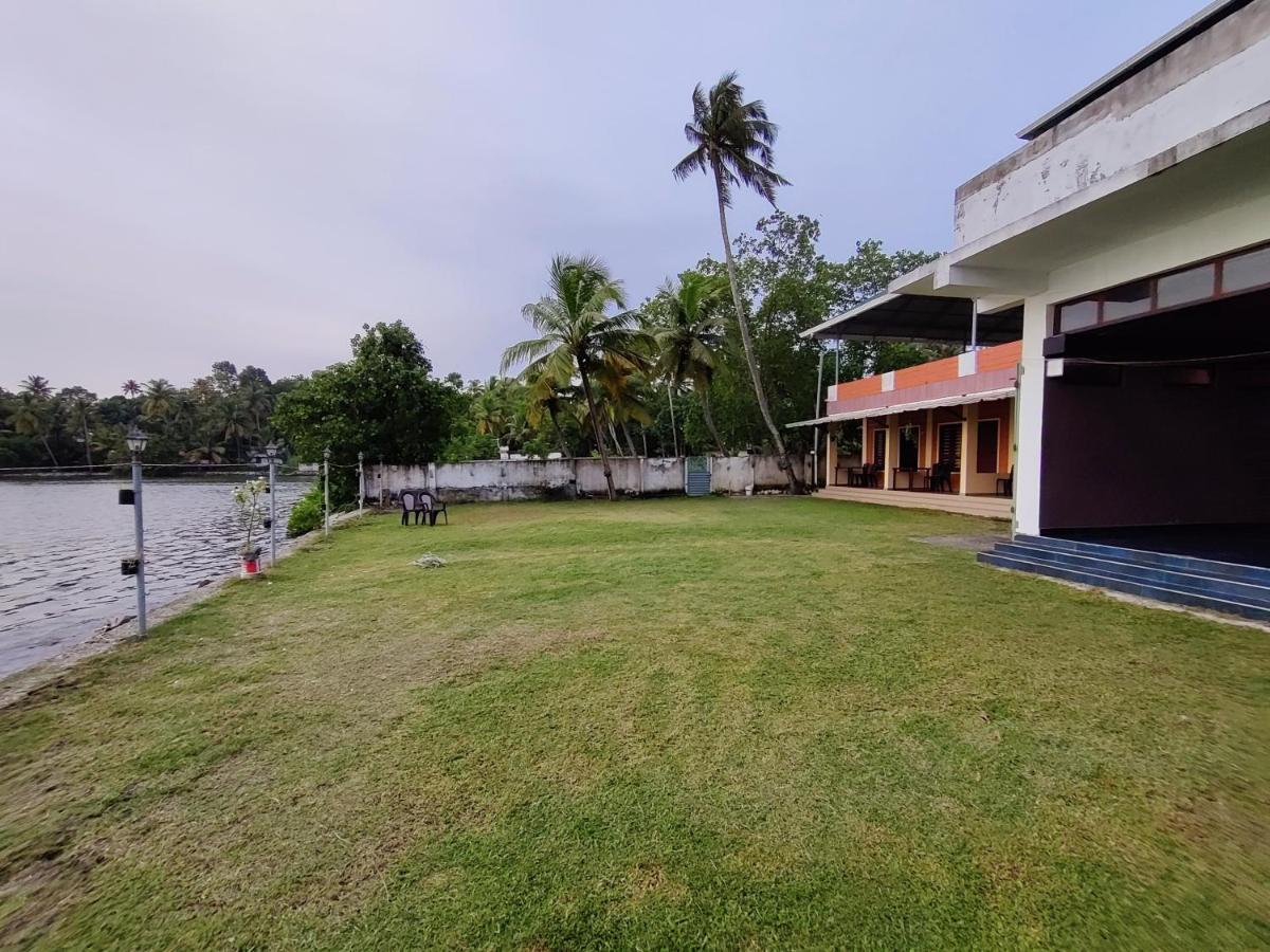 Apartamento Wind &Waves Kollam Exterior foto