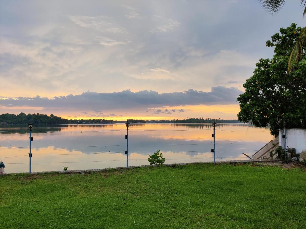 Apartamento Wind &Waves Kollam Exterior foto