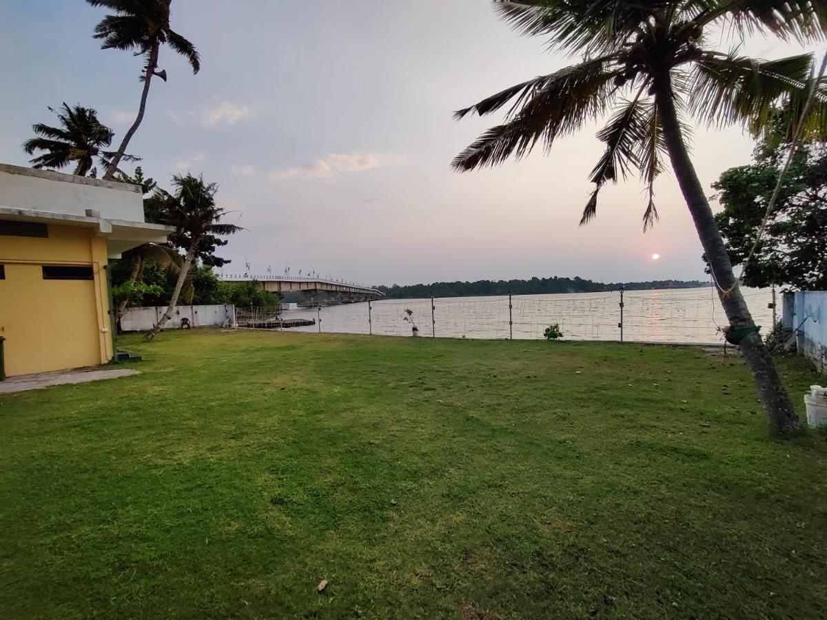 Apartamento Wind &Waves Kollam Exterior foto
