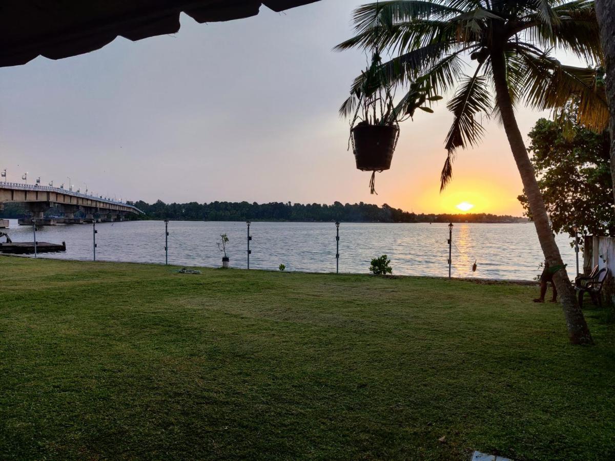 Apartamento Wind &Waves Kollam Exterior foto